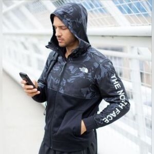 The North Face Mens Train N Logo Full Zip Jacket Black Camo Hooded Size XL #1220